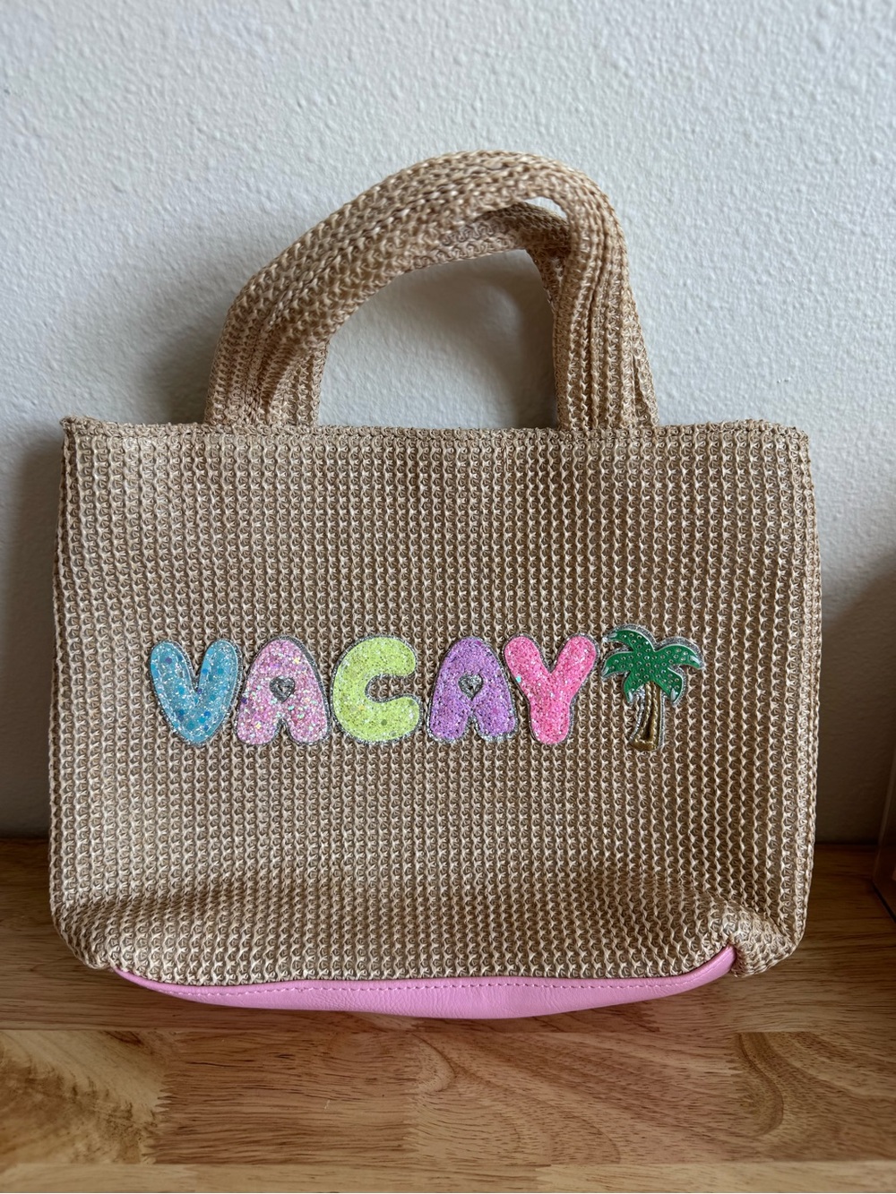 OMG Accessories woven Vacay Tote bag with snap closure. Perfect condition